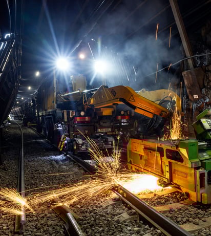 Mobile flash butt welding from above, captured by drone.